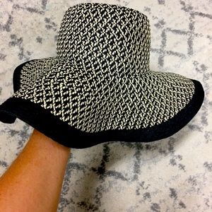 Target brand cream and black floppy sun hat